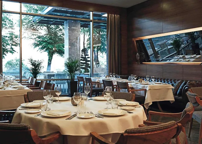 فندق موڤنبيك هوتل آند ثيرمال سبا 5*