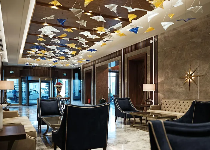 موڤنبيك هوتل آند ثيرمال سبا 5*